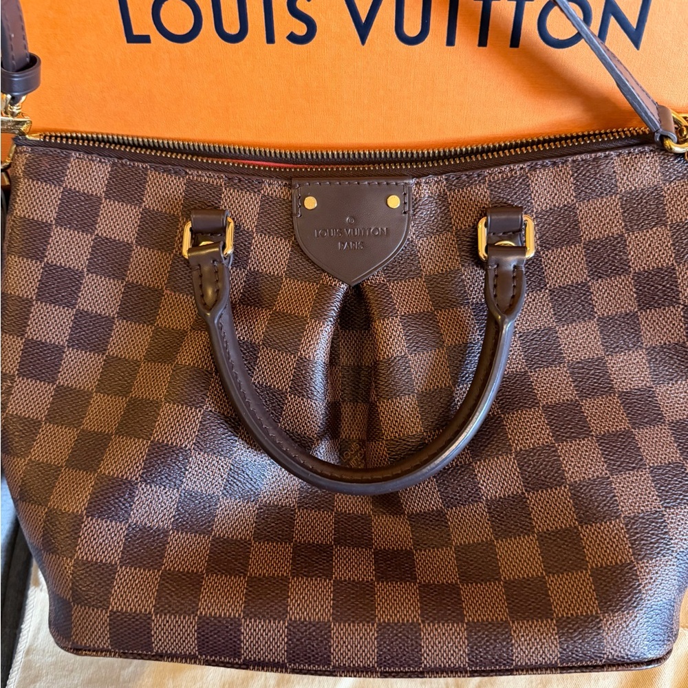Louis Vuitton Damier Ebene Siena PM

PM: ~13.4 x 9.8 x 5.9 in - Picture 2 of 6